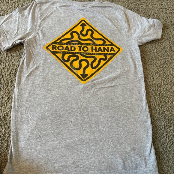 Maui, Hawaii Gray T-Shirt with Yellow Road to Hana Graphic Unisex Small - Picture 2 of 4